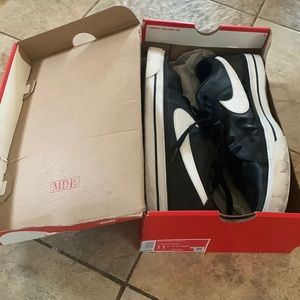 Nike men’s court legacy sneakers. Size 11.5